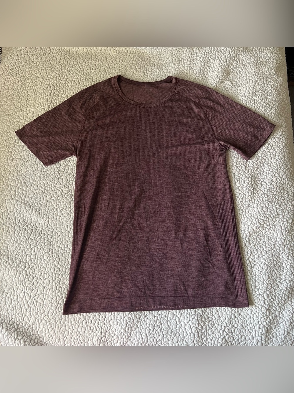 14) Lululemon Men's Short Sleeve Crew T-shirt - Maroon Heather, size medium